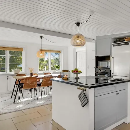 3 Bedroom Amazing In Prázdninový dům Vejby